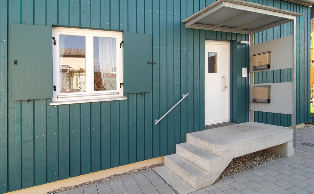 Außenperspektive Eingangsbereich Zweifamilienhaus in Dachau